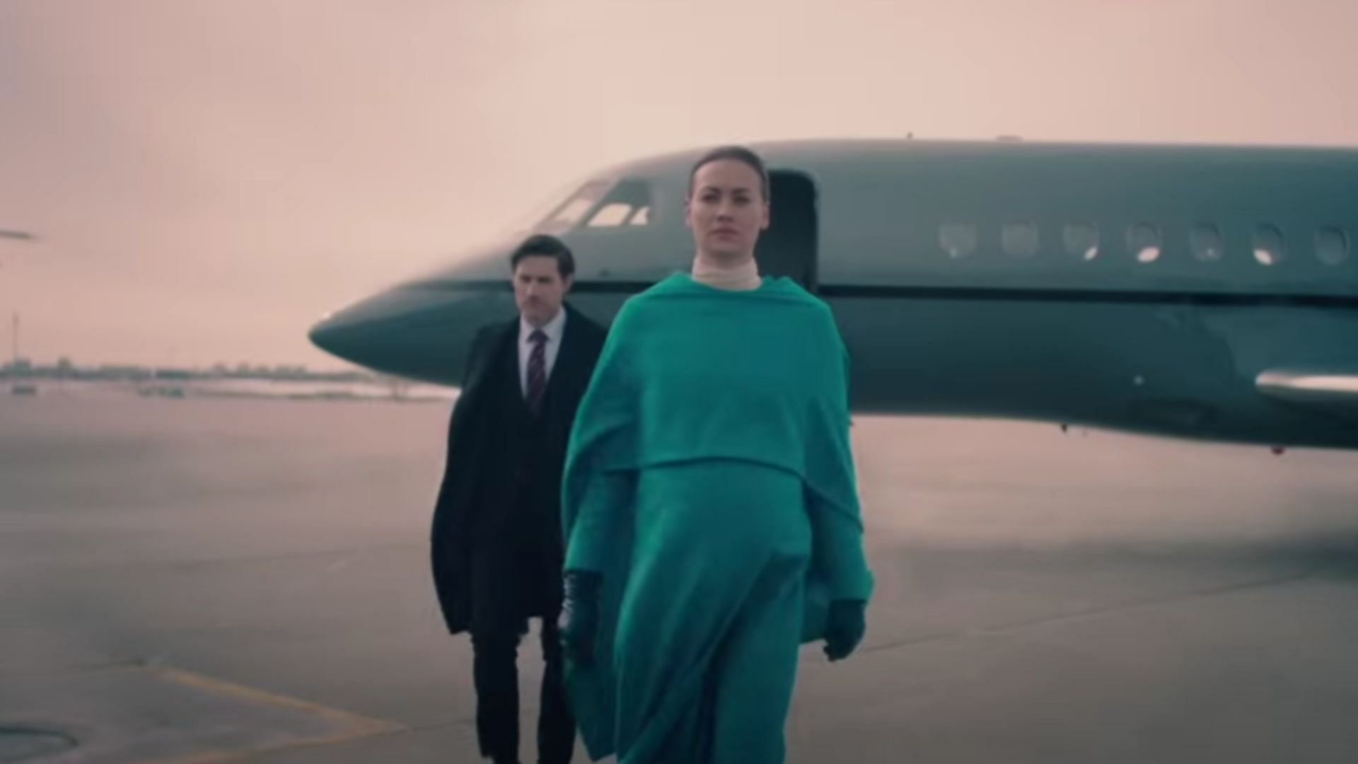 A still image from the trailer of the series (Image via Youtube/@ Warner Bros. Entertainment)